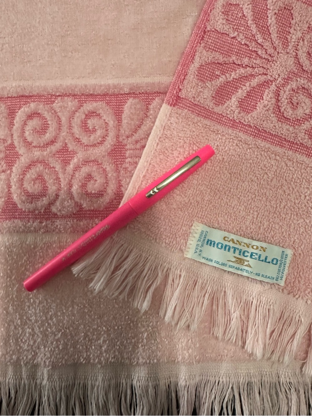 Vintage Cannon Monticello  “Santa Cruz” Pink Bath Towel Excellent Vtg condition